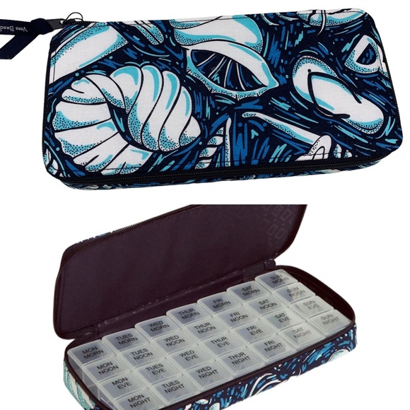 Vera Bradley Other Nwt 45 Vera Bradley Padded Large Travel Pill